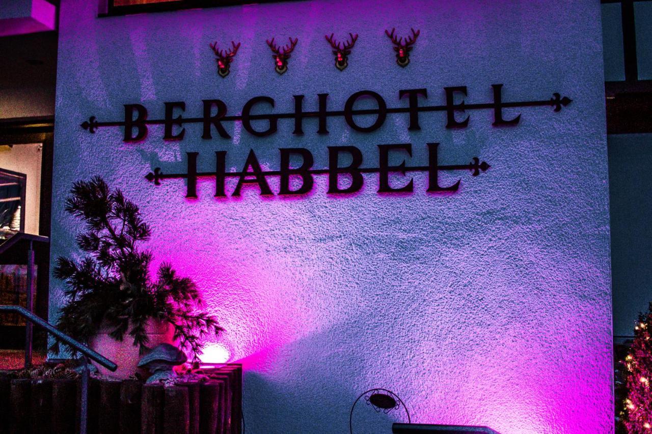 Berghotel Habbel Und Die Welt Kann Warten 코벤로데 외부 사진