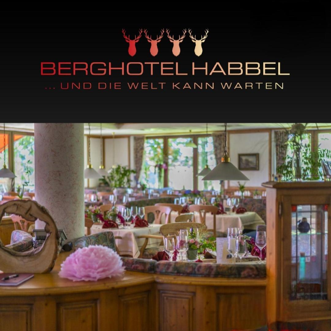 Berghotel Habbel Und Die Welt Kann Warten 코벤로데 외부 사진