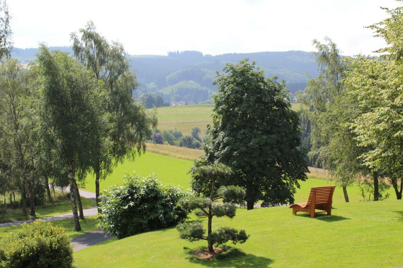 Berghotel Habbel Und Die Welt Kann Warten 코벤로데 외부 사진