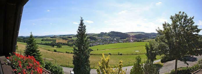 Berghotel Habbel Und Die Welt Kann Warten 코벤로데 외부 사진